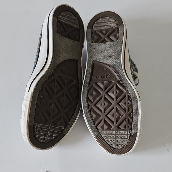 Converse Black and White Sneakers Classic Chuck Taylor Style - Picture 5 of 6